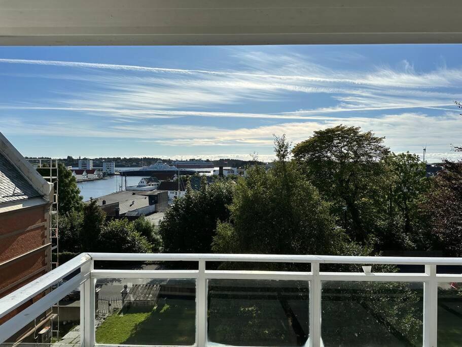 Ny Urban Leilighet Med Super Utsikt Haugesund Exteriör bild